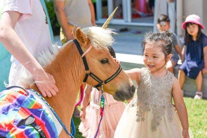 Meeting Sassy The Unicorn 9 Dec 2017